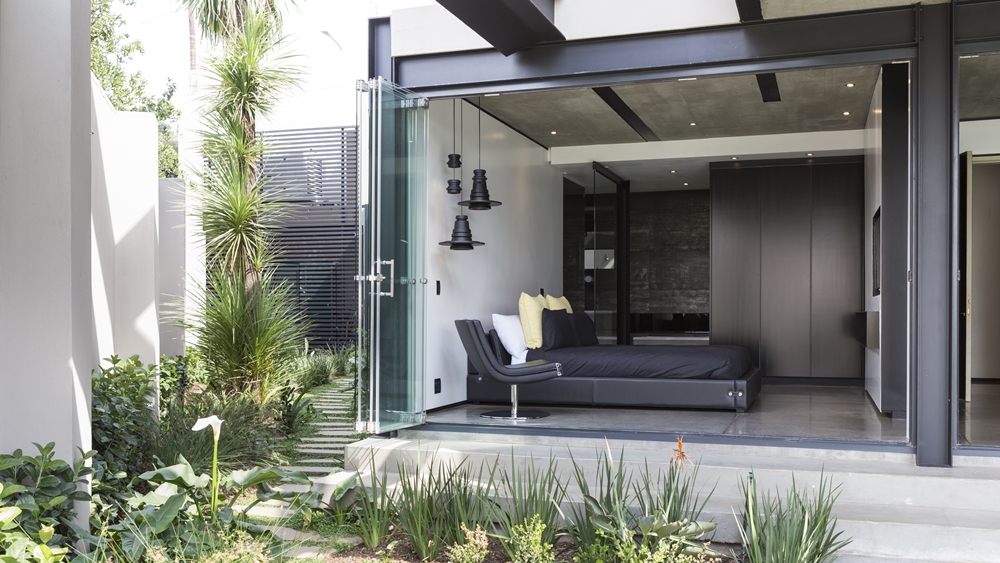 Open interior in Kloof Road House