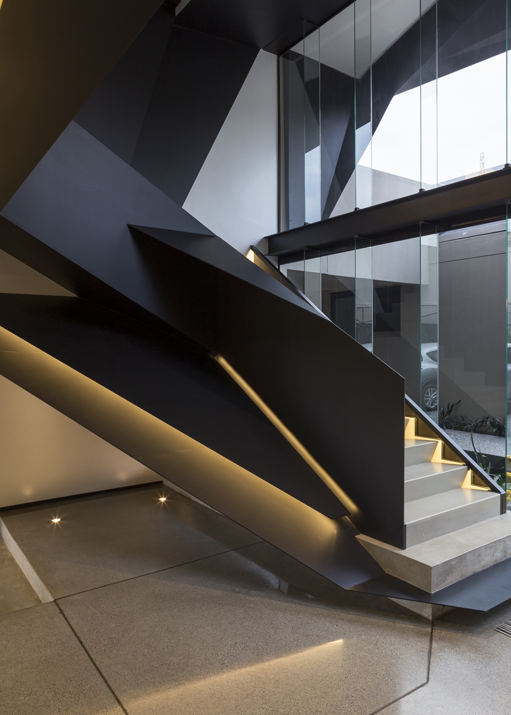 Sculptural staircase in Kloof Road House